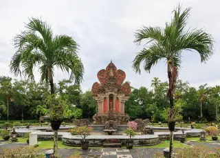 Archive photo: Nusa Dua, Bali, Indonesia: Fountain at the northern gate's roundabout.