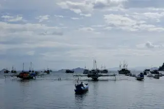 Sixteen Divers Search for Passenger Missing in Komodo Park