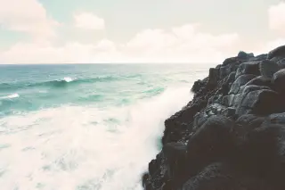 BMKG warns of up to 4-metre waves off southern Bali