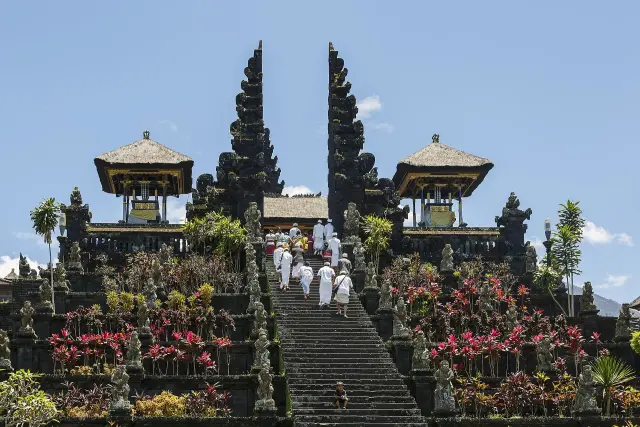 Loud-Music Dispute Draws Attention at Pura Agung Besakih