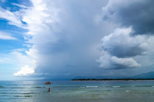 How busy are hotels across West Nusa Tenggara?