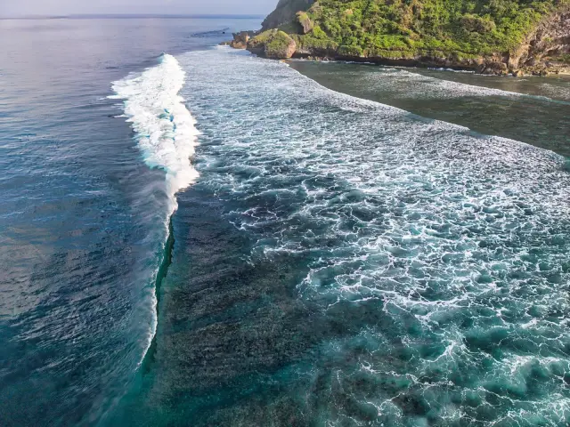 BMKG Warns of Maximum Tides Along Six Bali Coastal Areas