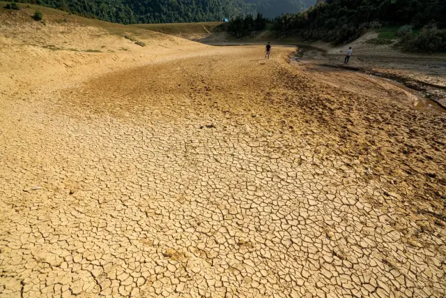 Tabanan distributes 30,000 litres of water to drought-hit Antosari