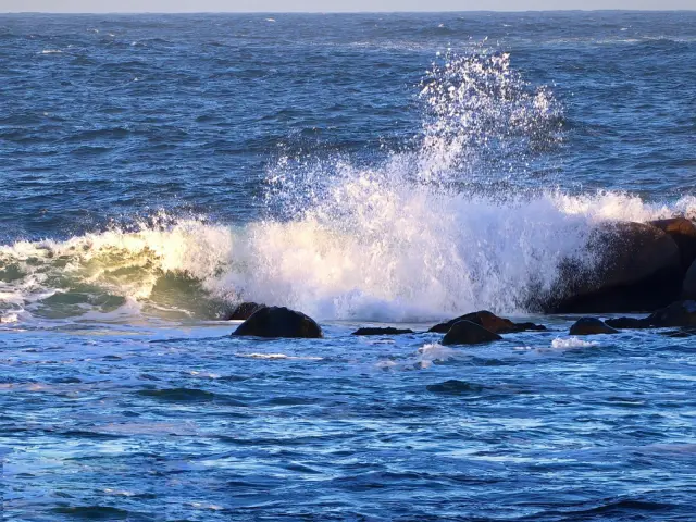 BMKG Forecasts 3.0-Metre Waves off Southern Bali